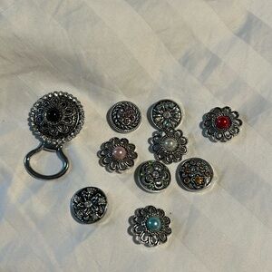 Magnetic decorative pin for holding glasses on your top.